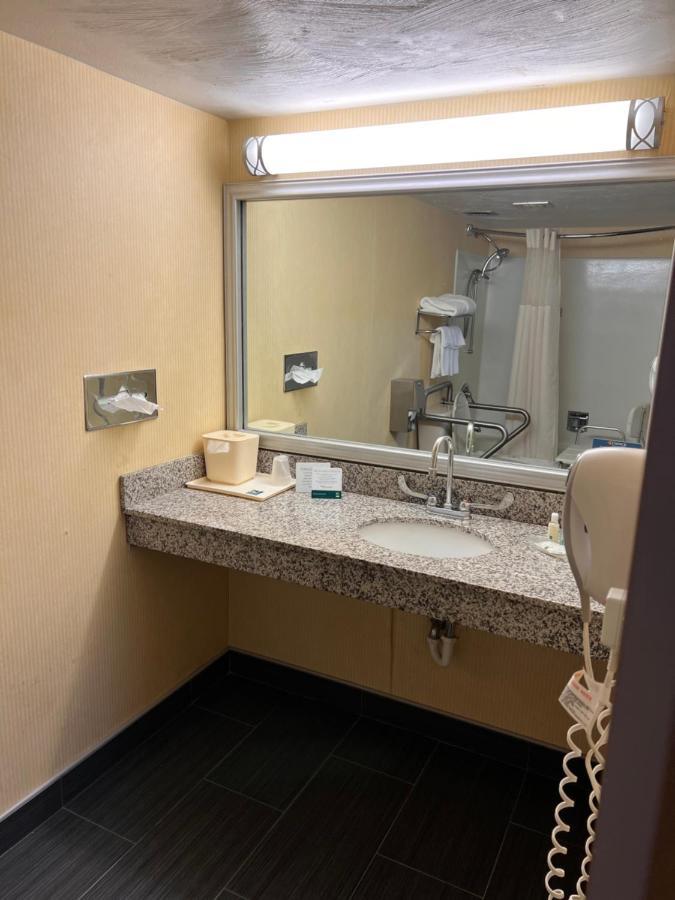 Quality Inn Hermitage Bagian luar foto