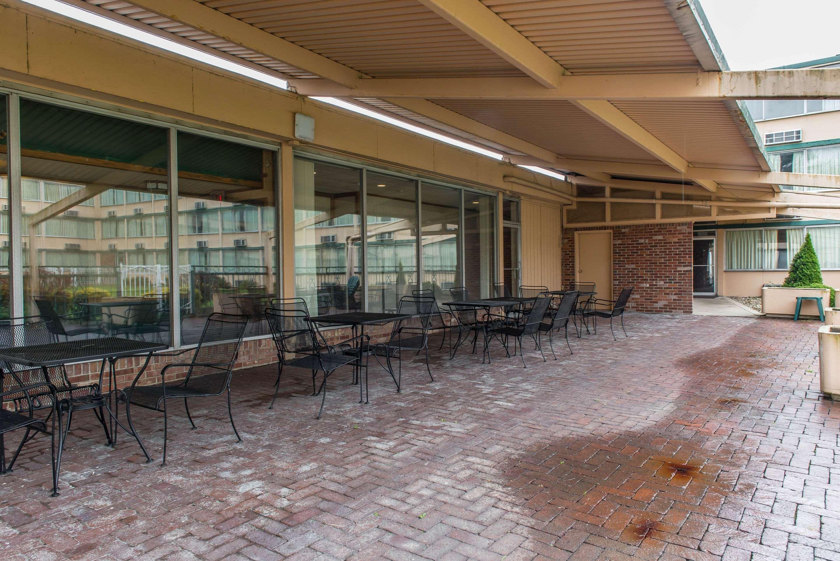 Quality Inn Hermitage Bagian luar foto